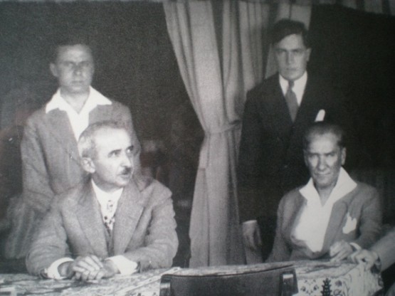 ATATÜRK'ÜN HAYATI VE GÖRMEDİĞİNİZ KARELER...