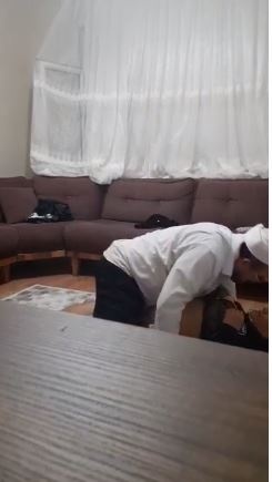 SAHTE İMAM, CİN ÇIKARACAM DİYE KADINLA BİRLİKTE OLUYOR !!