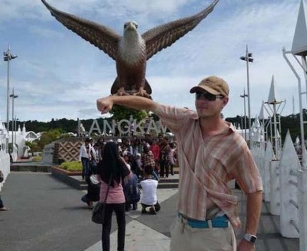 PAYLAŞTIĞI FOTOĞRAFLA TÜM DÜNYA’YA REZİL OLAN ÜNİVERSİTELİ