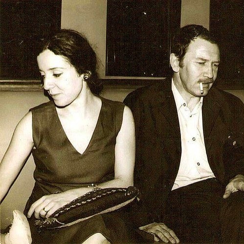 Günümüzde benzeri görülmeyen aşkları olan 5 ünlü şair! Bu hikayeler içinize eritecek...