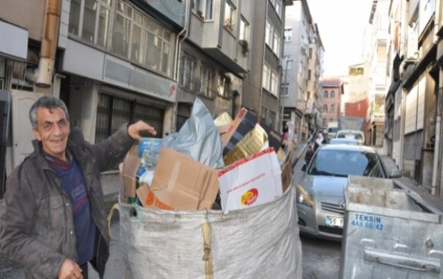 KAĞIT TOPLAYICILARI NE KADAR KAZANIYOR?