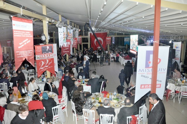 Iğdırlılar salona sığmadı!