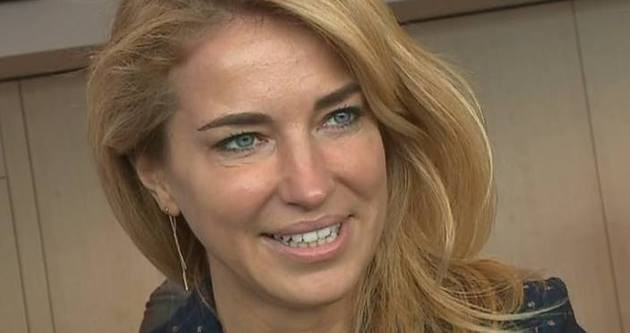 Burcu Esmersoy 8 adamla devam ediyor!