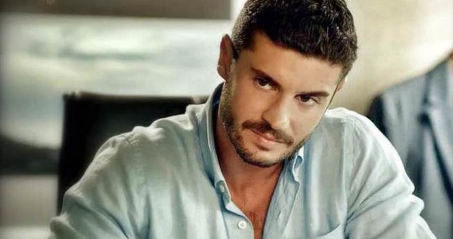 Ünlü oyuncu Berk Oktay dede'sini kaybetti !