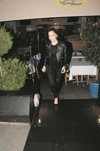 DÜNYA GÜZELİ AZRA AKIN'DAN KÖTÜ HABER !!!