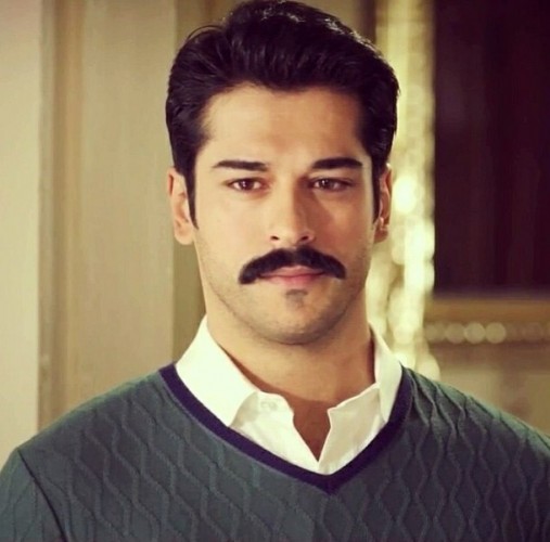 BURAK ÖZÇİVİT'TEN KÖTÜ HABER! HASTAHANEYE KALDIRILDI!