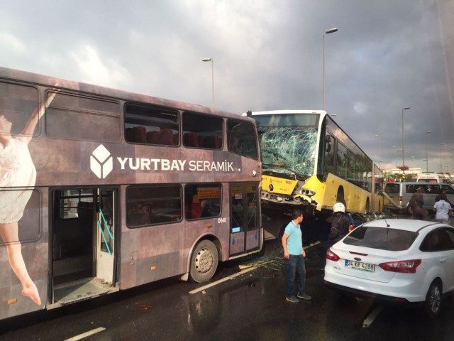 ŞEMSİYENİN BEDELİ AĞIR OLDU! METROBÜS SALDIRGANI ASIL ŞİMDİ YANDI..!