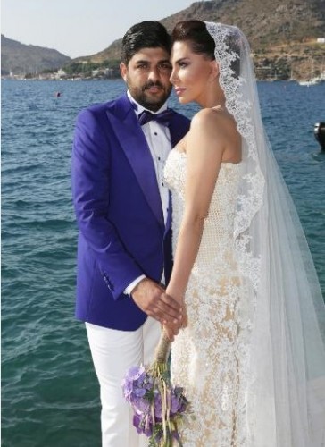 BİR YIL ÖNCE EVLENMİŞLERDİ !! ÜNLÜ ŞARKICI 4 AYLIK HAMİLE!!