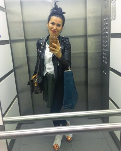 ESRA EROL'DAN ÇIKTI ZUHAL'E GİTTİ ŞİMDİ DE İŞTE BENİM STİLİM PROGRAMINA KATILDI! DAHA ÖNCE DE SÖYLEDİK, BUNUN DERDİ EVLENMEK FALAN DEĞİL DİYE... ARKADAŞ BİR DUR YERİNDE ARTIK YETER!