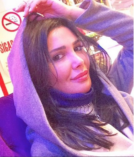 ESRA EROL'DAN ÇIKTI ZUHAL'E GİTTİ ŞİMDİ DE İŞTE BENİM STİLİM PROGRAMINA KATILDI! DAHA ÖNCE DE SÖYLEDİK, BUNUN DERDİ EVLENMEK FALAN DEĞİL DİYE... ARKADAŞ BİR DUR YERİNDE ARTIK YETER!