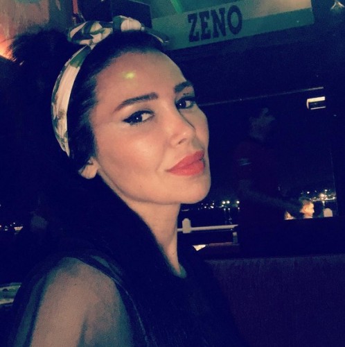 ESRA EROL'DAN ÇIKTI ZUHAL'E GİTTİ ŞİMDİ DE İŞTE BENİM STİLİM PROGRAMINA KATILDI! DAHA ÖNCE DE SÖYLEDİK, BUNUN DERDİ EVLENMEK FALAN DEĞİL DİYE... ARKADAŞ BİR DUR YERİNDE ARTIK YETER!