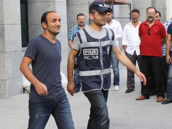 ERSİN KORKUT BU FOTOĞRAFLA LİNÇ EDİLDİ! SOLUĞU KARAKOLDA ALDI ..!