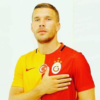 PKK'LILARDAN PODOLSKİ'YE LİNÇ GİRİŞİMİ!