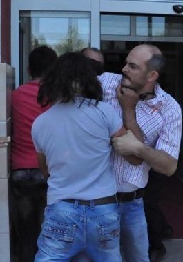 5 YAŞINDAKİ ÇOCUĞA ŞEKER VERİP TECAVÜZ ETTİ! SONRA ÖYLE BİR ŞEY YAPTI Kİ...