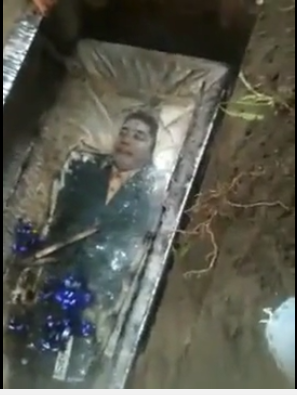 15 Yıl Sonra Dedesinin Mezarını Açtırdı! Gördükleri Karşısında Şoke Oldu!