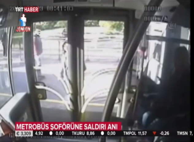 METROBÜS ŞOFÖRÜNE ŞEMSİYEYLE SALDIRAN ŞAHIS BAKIN KİM ÇIKTI! ŞOK OLACAKSINIZ..!