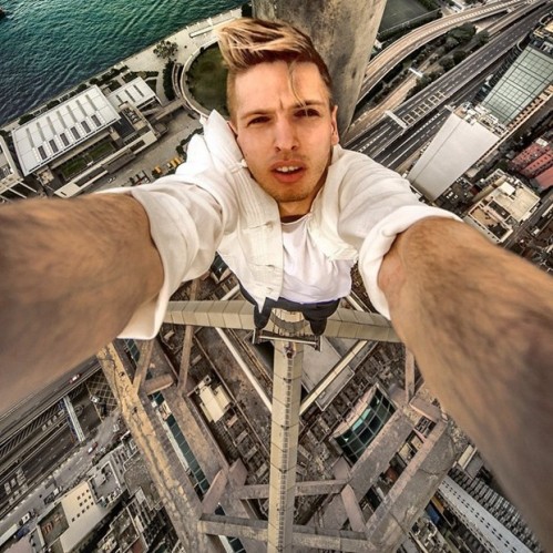 REKORTMEN SELFİE TUTKUNU ÖLÜME MEYDAN OKUYOR!
