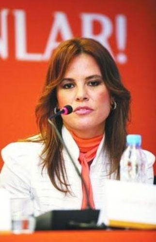 GÜLŞAH ALKOÇLAR'IN ŞİMDİKİ HALİ GÖRENLERİ ŞAŞIRTIYOR!