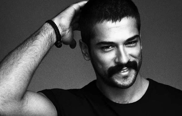 BURAK ÖZÇİVİT'TEN KÖTÜ HABER! HASTAHANEYE KALDIRILDI!