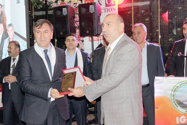 Iğdırlılar salona sığmadı!