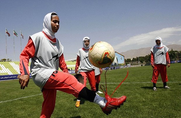 KADIN FUTBOL TAKIMINDA 8 OYUNCU ERKEK ÇIKTI!