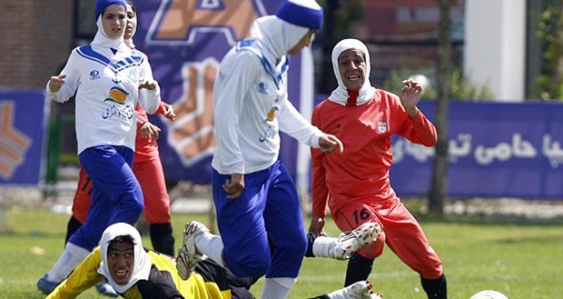 KADIN FUTBOL TAKIMINDA 8 OYUNCU ERKEK ÇIKTI!
