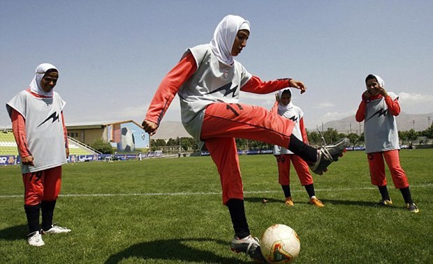 KADIN FUTBOL TAKIMINDA 8 OYUNCU ERKEK ÇIKTI!