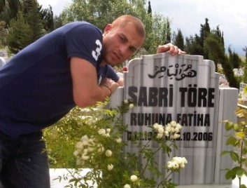 GÖKHAN TÖRE'NİN DÖVMESİNİN SIRRI NE?