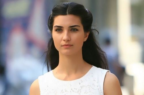 TUBA BÜYÜKÜSTÜN HERKESİ KANDIRMIŞ ASLINDA...