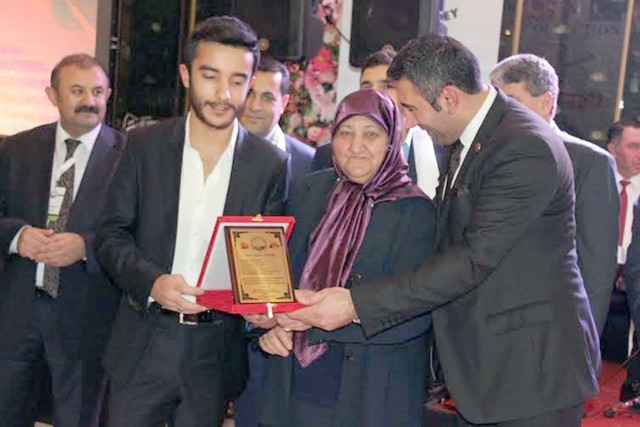 Iğdırlılar salona sığmadı!
