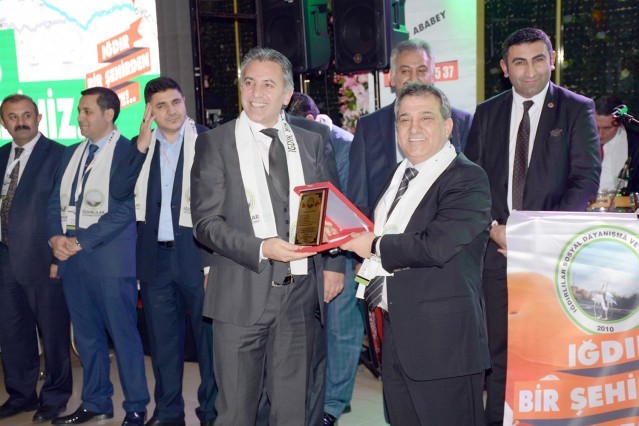 Iğdırlılar salona sığmadı!