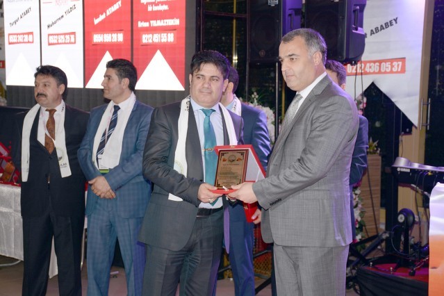 Iğdırlılar salona sığmadı!