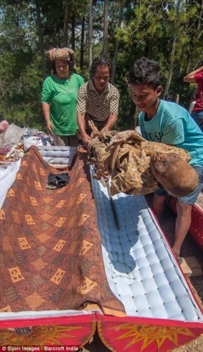 ÖLÜLERİ MEZARDAN ÇIKARIP... YOK ARTIK DİYECEKSİNİZ!