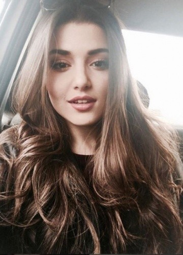 HANDE ERÇEL’İN KIZ KARDEŞİNİ HEPİMİZ TANIYORDUK… FAKAT KARDEŞ OLDUKLARINI ÖĞRENİNCE BİZ BİLE ŞOK OLDUK!