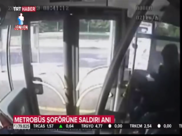 METROBÜS ŞOFÖRÜNE ŞEMSİYEYLE SALDIRAN ŞAHIS BAKIN KİM ÇIKTI! ŞOK OLACAKSINIZ..!