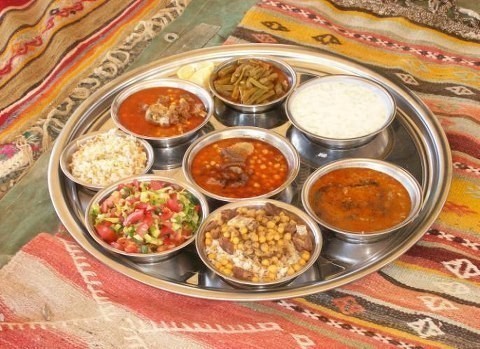 Sofrayı uzun süre yerde bekletti ve bakın ne oldu !
