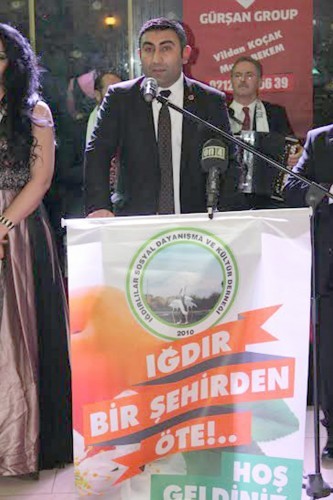 Iğdırlılar salona sığmadı!