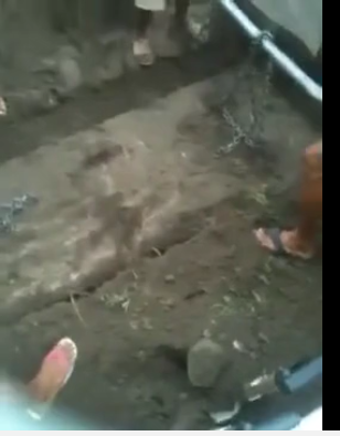 15 Yıl Sonra Dedesinin Mezarını Açtırdı! Gördükleri Karşısında Şoke Oldu!
