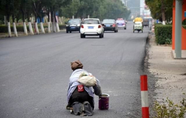 Dilenciden akılalmaz numara... Şeytanın aklına bile gelmez..!