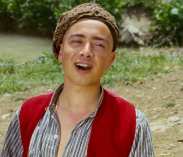 HEPİMİZİN KAHRAMANI KELOĞLAN BAKIN NE HALDE....GÖREN ŞAŞKINA DÖNÜYOR !