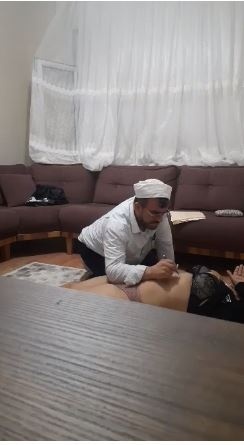 SAHTE İMAM, CİN ÇIKARACAM DİYE KADINLA BİRLİKTE OLUYOR !!