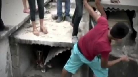 MEZARDAN ÇIĞLIKLAR GELİNCE TABUTU ÇIKARDILAR! BAKIN NELER OLDU İŞTE O ANLAR BÖYLE GÖRÜNTÜLENDİ!!