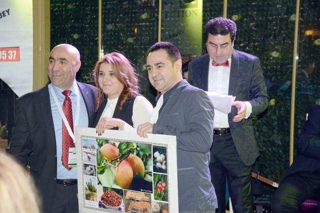 Iğdırlılar salona sığmadı!