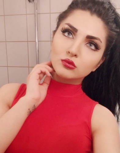Instagram ın Kürt güzeline Hollywood dan teklif!