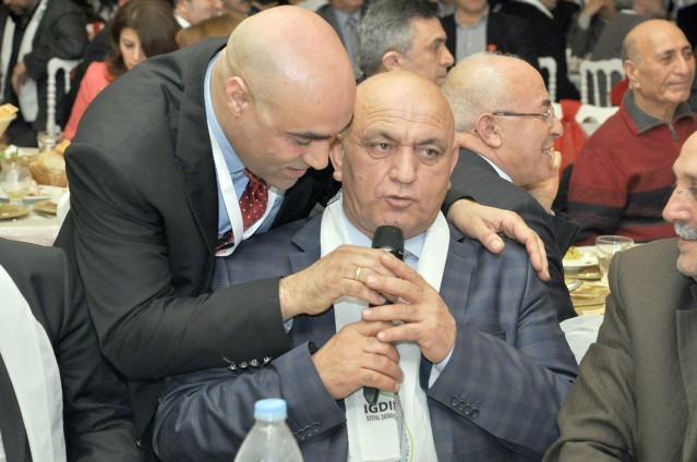 Iğdırlılar salona sığmadı!