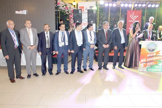 Iğdırlılar salona sığmadı!