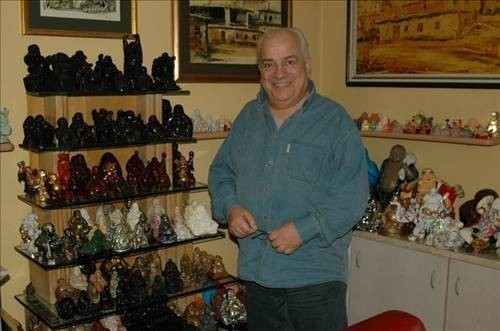 1 DEĞİL 2 DEĞİL TAM 1100 TANE! RAHMETLİ ZEKİ ALASYA’NIN EVİN DE BUNLARIN NE İŞİ VAR?