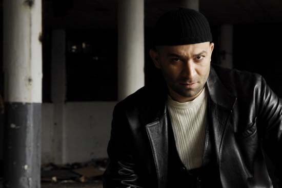 MESUT KOMİSERİN HERKESTEN SAKLADIĞI GÜZELLER GÜZELİ KIZI! ŞOK OLACAKSINIZ..!