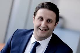 İLKER AYRIK'IN EŞİNİ GÖRENLER GÖZLERİNE İNANAMADI! SEMPATİK SUNUCUNUN KARISI SOSYAL MEDYAYI SALLADI!