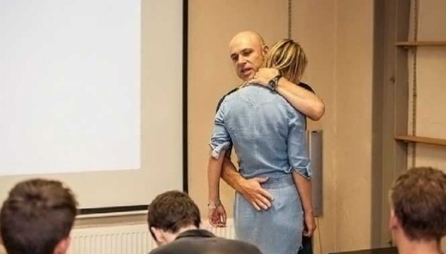 Yok böyle meslek! Bu adamın mesleği resmen kadınlara...